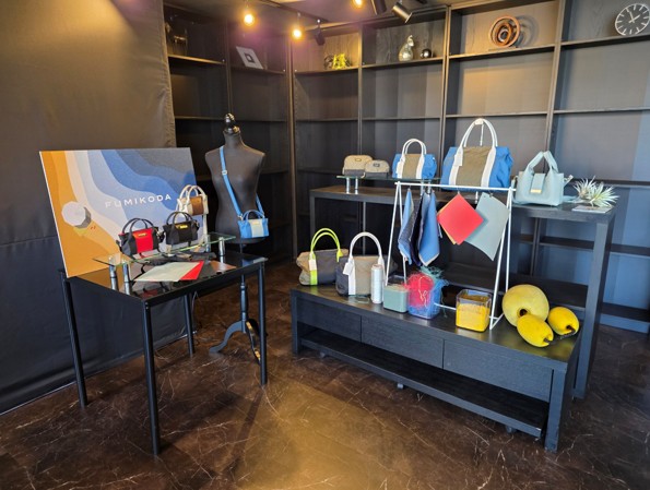 ( FUMIKODA中目黒直営店にて)